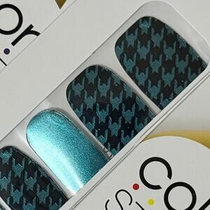 New Color Street “Suit Yourself” Shimmery Teal Houndstooth Pattern Nail Strips